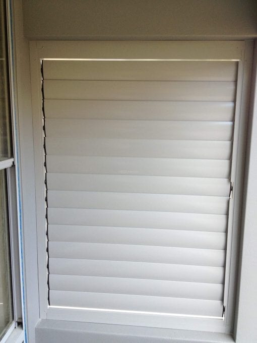 Adjustable  Privacy Screen Louvers in a fixed frame - Image 3