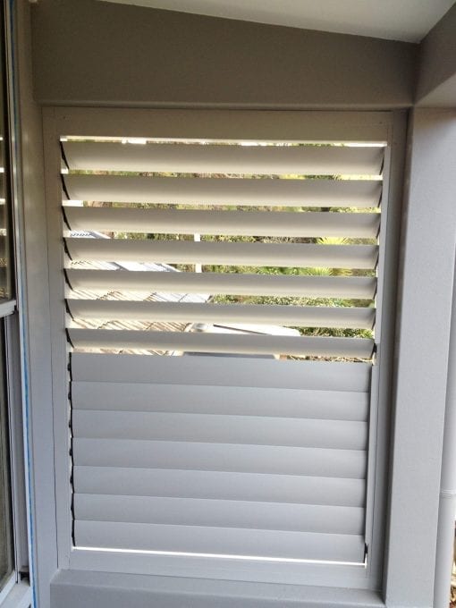 Adjustable  Privacy Screen Louvers in a fixed frame - Image 4
