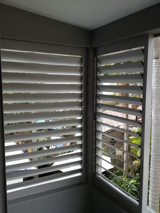 Adjustable  Privacy Screen Louvers in a fixed frame - Image 7
