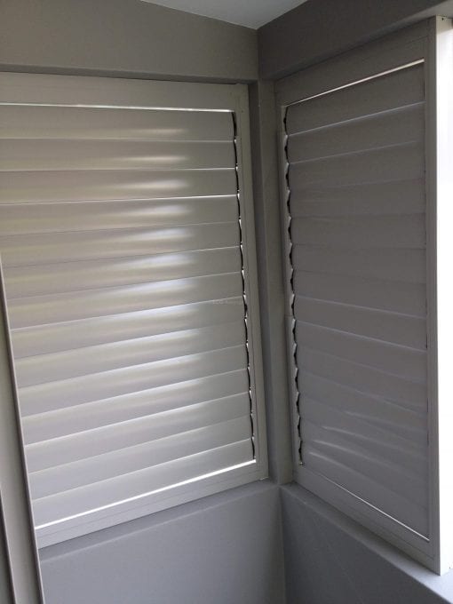 Adjustable  Privacy Screen Louvers in a fixed frame - Image 9