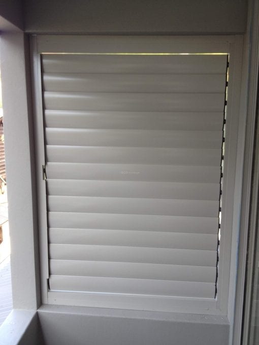 Adjustable  Privacy Screen Louvers in a fixed frame - Image 12
