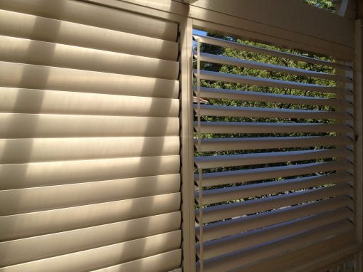 Adjustable  Privacy Screen Louvers in a fixed frame - Image 6