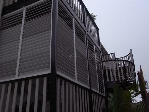 Adjustable  Privacy Screen Louvers in a fixed frame - Image 3