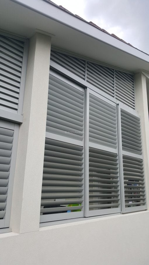 rivacy screen with sliding adjustable blades with a fixed blade above on a angle