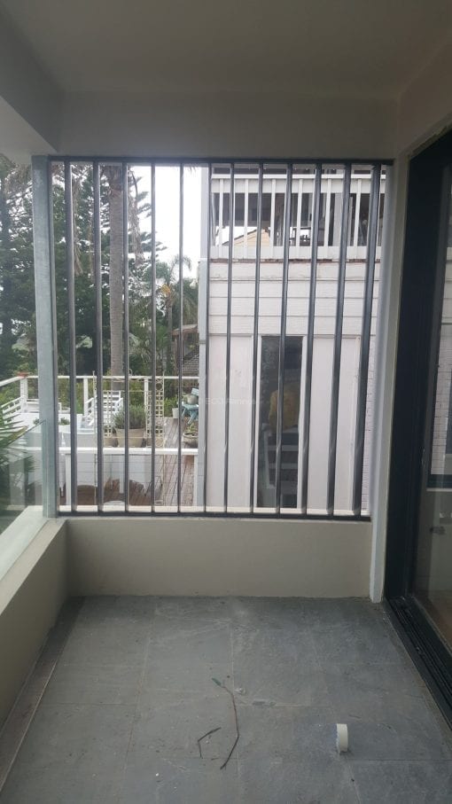 Privacy Screen  with Adjustable 160mm Vertical Louvers Blades  in a fixed frame - Image 7