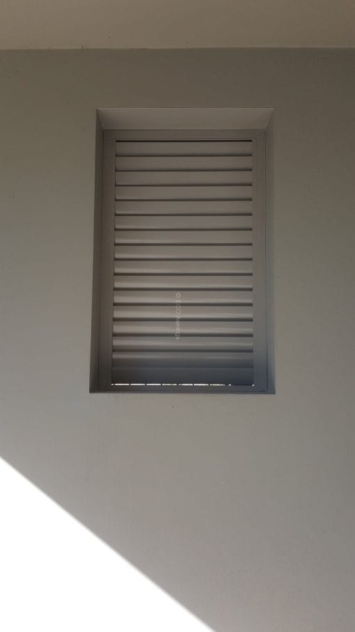 Privacy Screen louver with 160 fixed vertical blades 100x50 box frame - Image 6