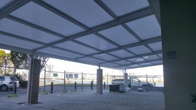 Retracta Roof with 6 bays, 5 Polycarb Panels