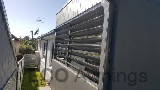 Privacy Screen with Adjustable 160mm Louvres