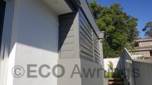 Privacy Screen with Adjustable 160mm Louvres