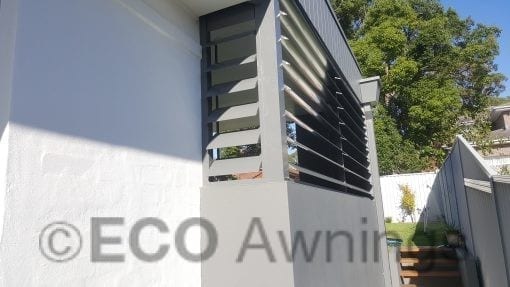 Privacy Screen with Adjustable 160mm Louvres