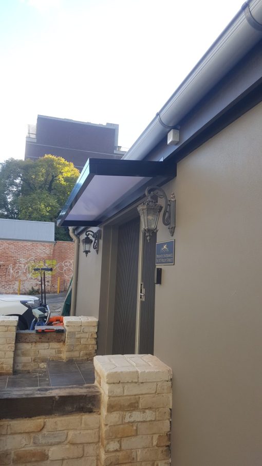 SlimLine 100 with Black frame and 10mm twin wall Polycarb on top 4