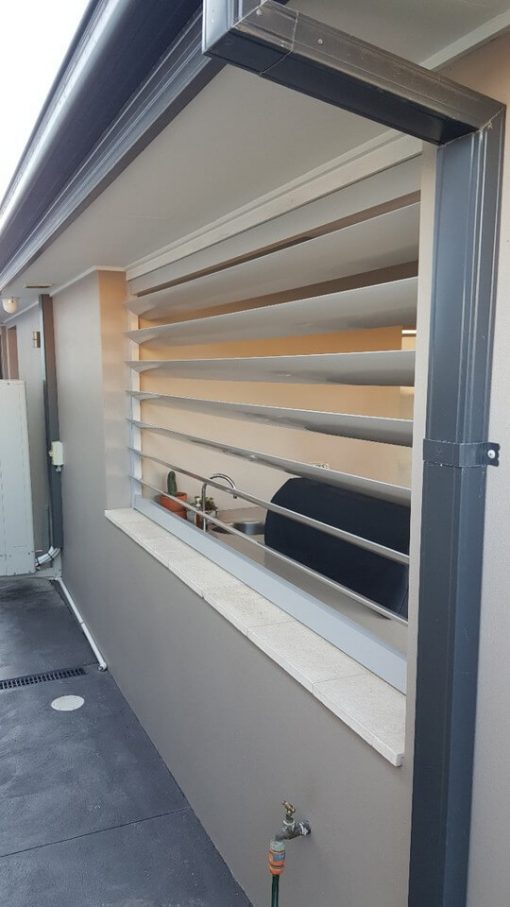 Privacy louvers screen with 160mm adjustable louvers - Image 2