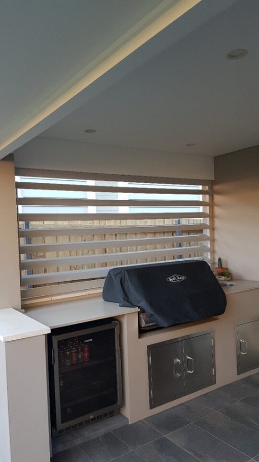 Privacy louvers screen with 160mm adjustable louvers