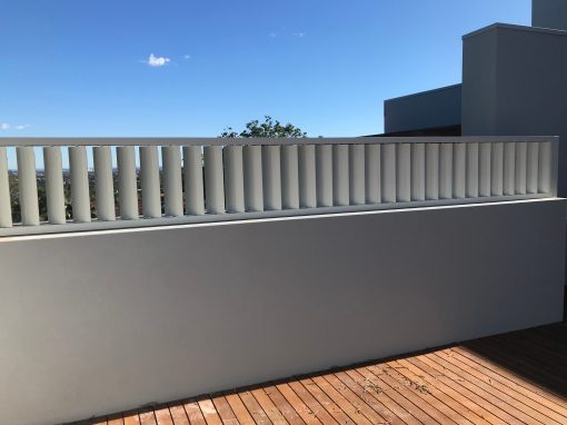 Privacy screen with 160mm adjustable louvers - Image 3