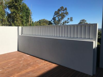 Privacy screen with 160mm adjustable louvers